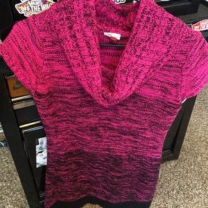 L.e.i. sizeL pink & black sweater, great with leggings. Worn but good condition
